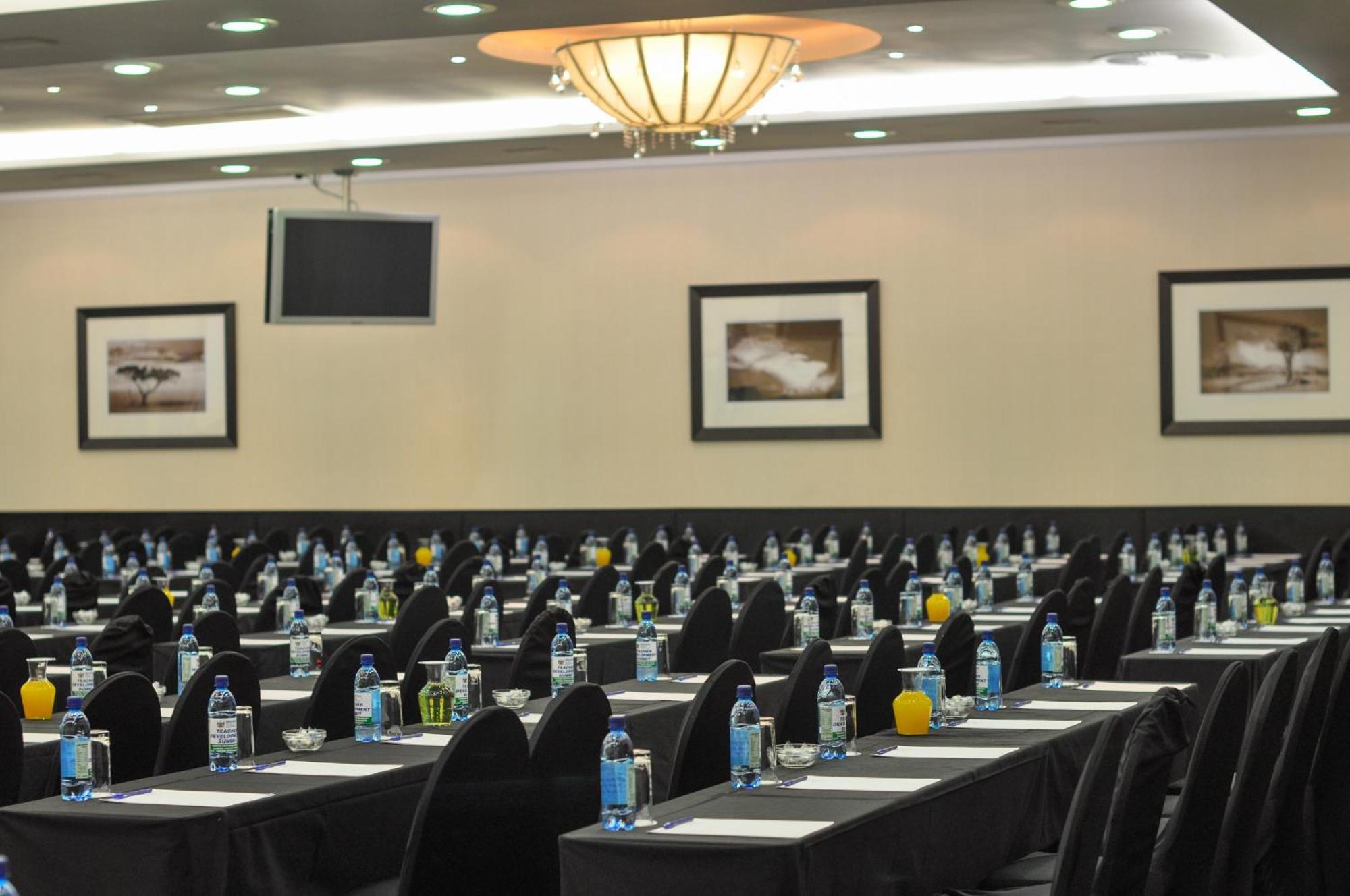 Safari Hotel & Convention Centre Rustenburg Dış mekan fotoğraf