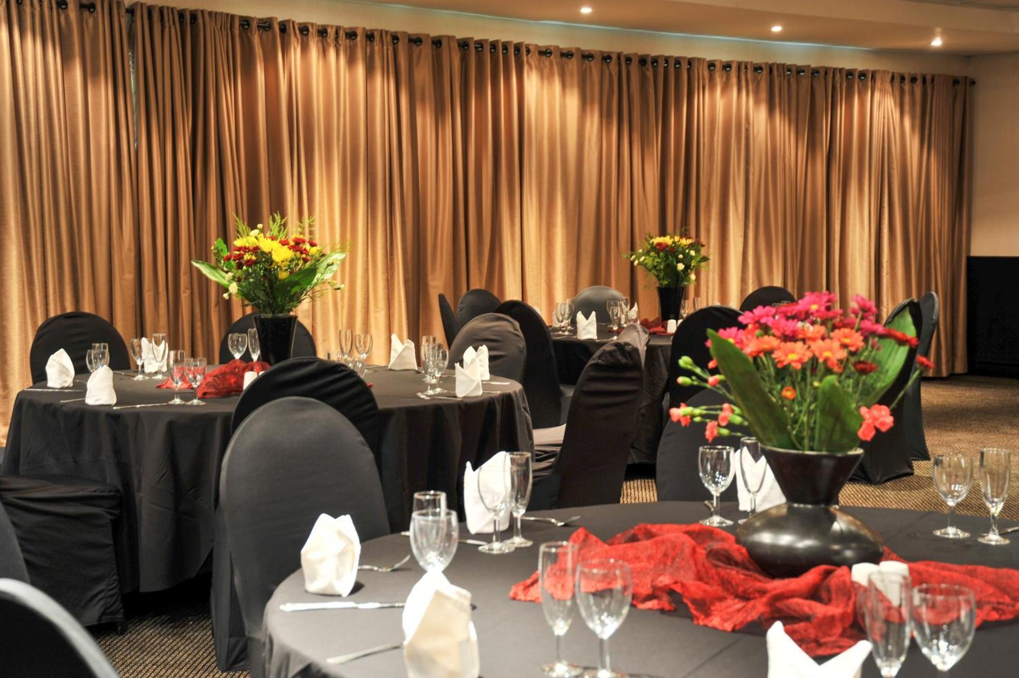 Safari Hotel & Convention Centre Rustenburg Dış mekan fotoğraf